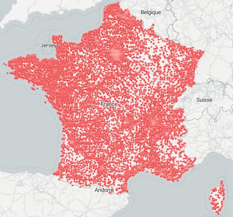 Carte de France montrant la répartition des bureaux de tabac avec de nombreux points rouges indiquant leur localisation.